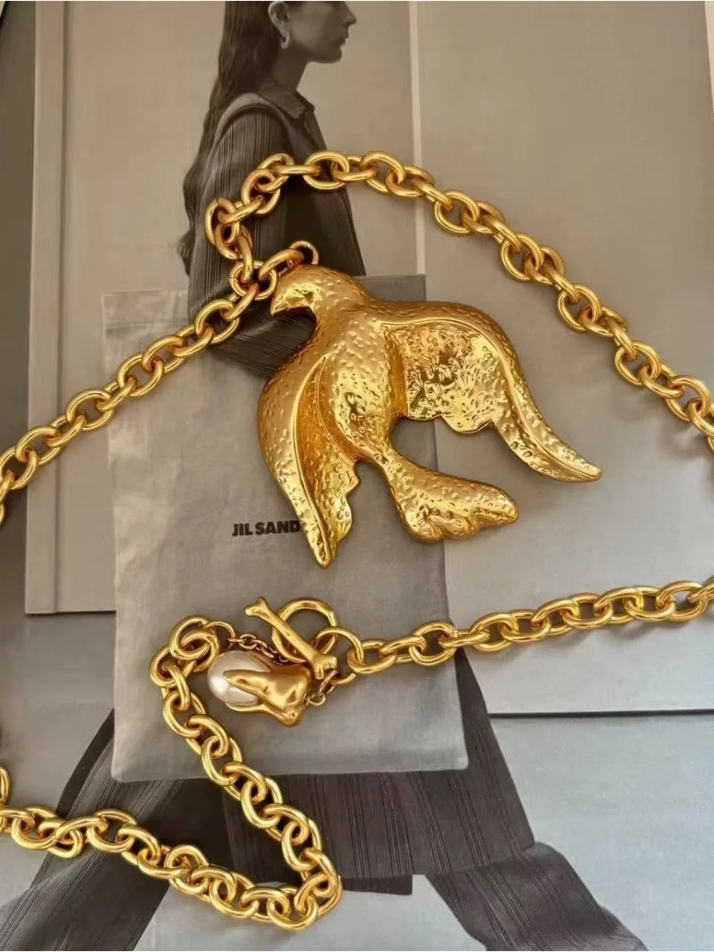 N/A elegant gold
